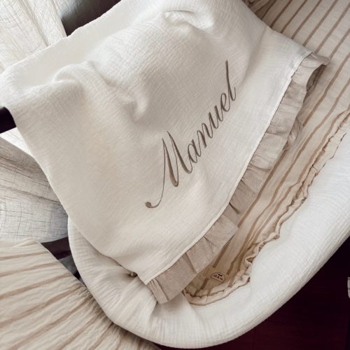 Muselina bordada con volantitos